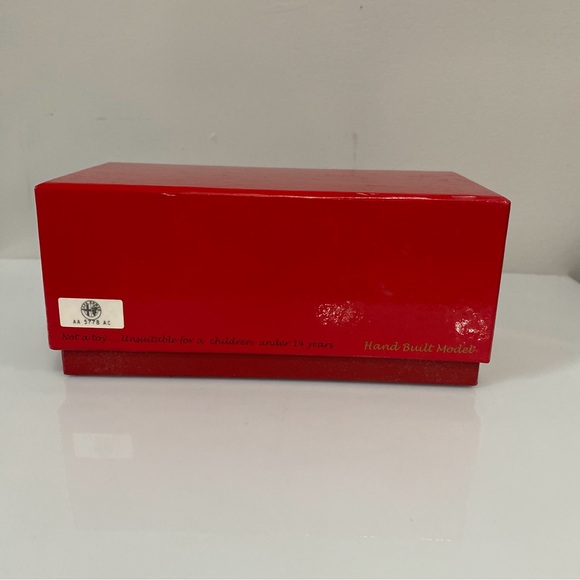 Make Up LSJ 1:43 Scale Alfa Romeo R.Z. Red 1992 Japan Very Nice Condition. - Picture 10 of 13